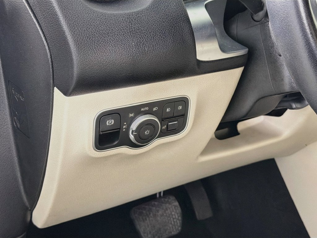 Used 2025 Mercedes-Benz GLB 250 image 12