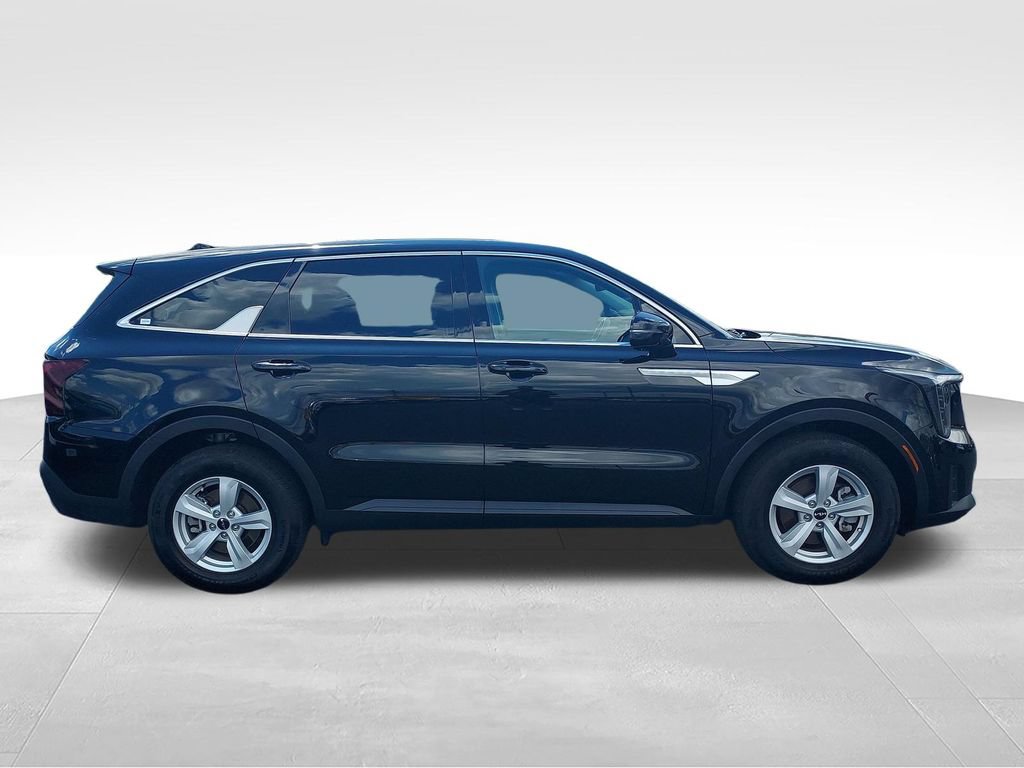 Used 2026 Kia Sorento LX FWD image 6