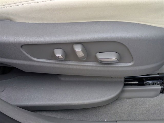 Used 2025 Cadillac XT6 Premium Luxury image 39