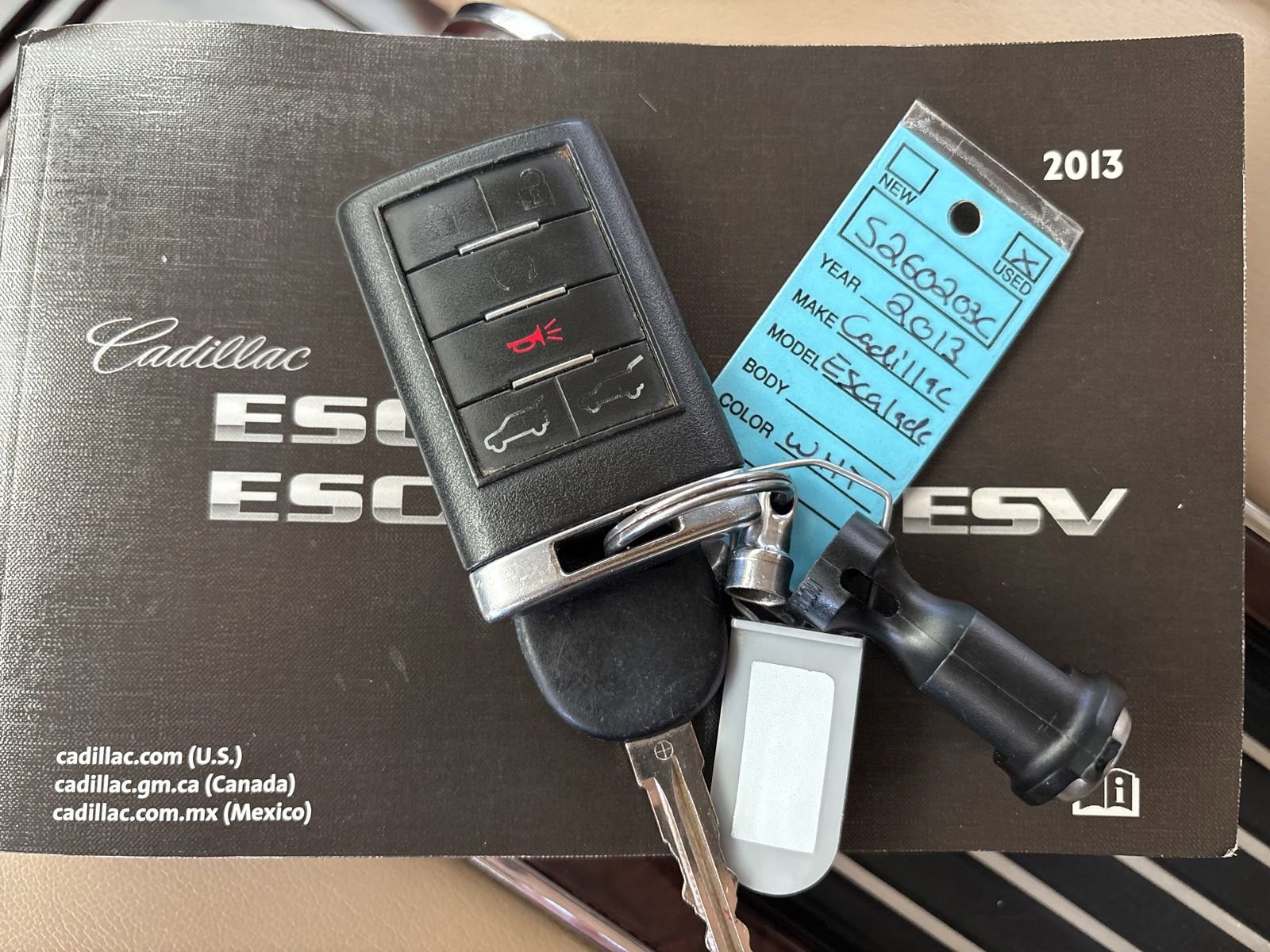 Used 2013 Cadillac Escalade Premium RWD image 39
