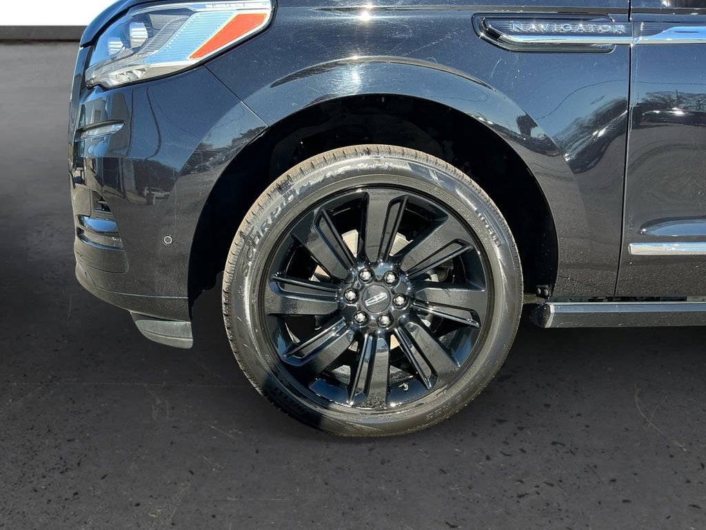 Used 2022 Lincoln Navigator Reserve image 13