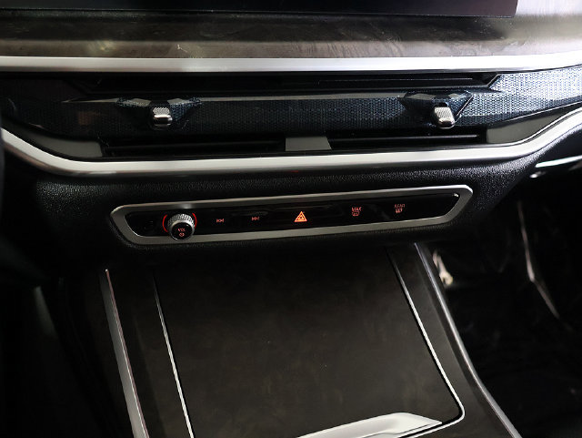 Used 2025 BMW X7 xDrive40i AWD/4WD image 23