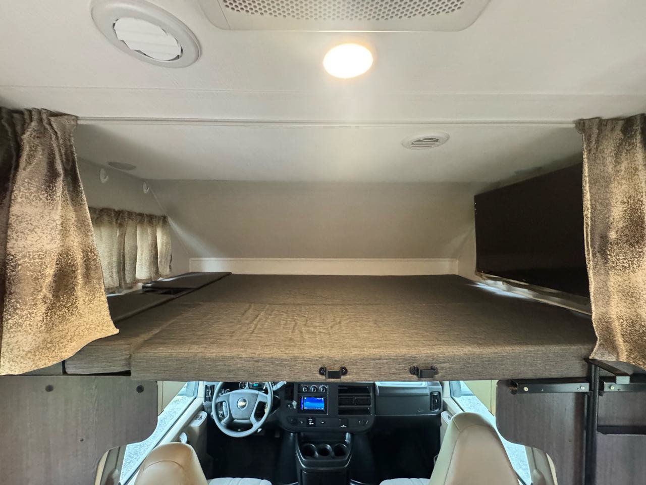 Used 2019 Chevrolet Express 4500 w/ RV Package RWD image 40
