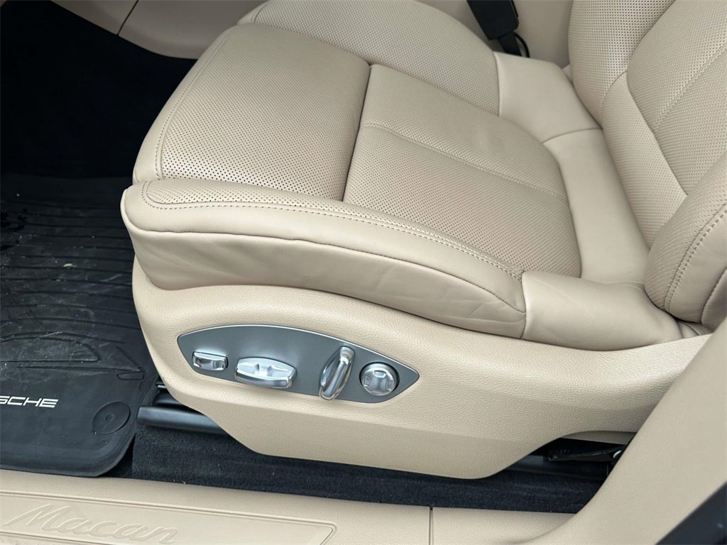 Used 2025 Porsche Macan image 6