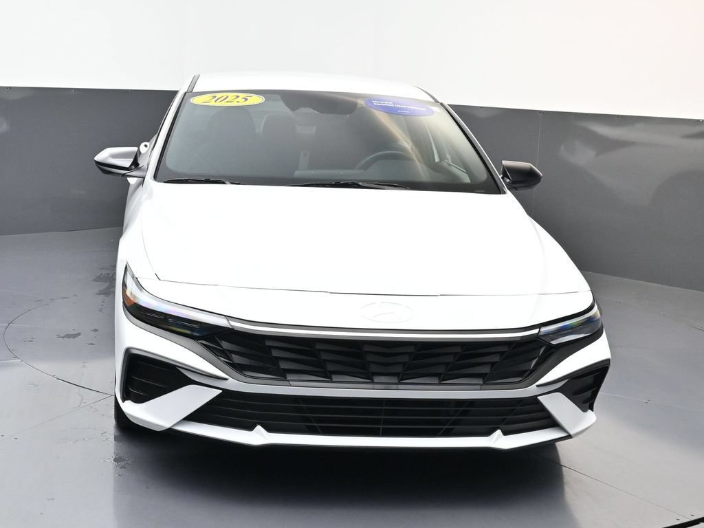Certified 2025 Hyundai Elantra SEL FWD image 9