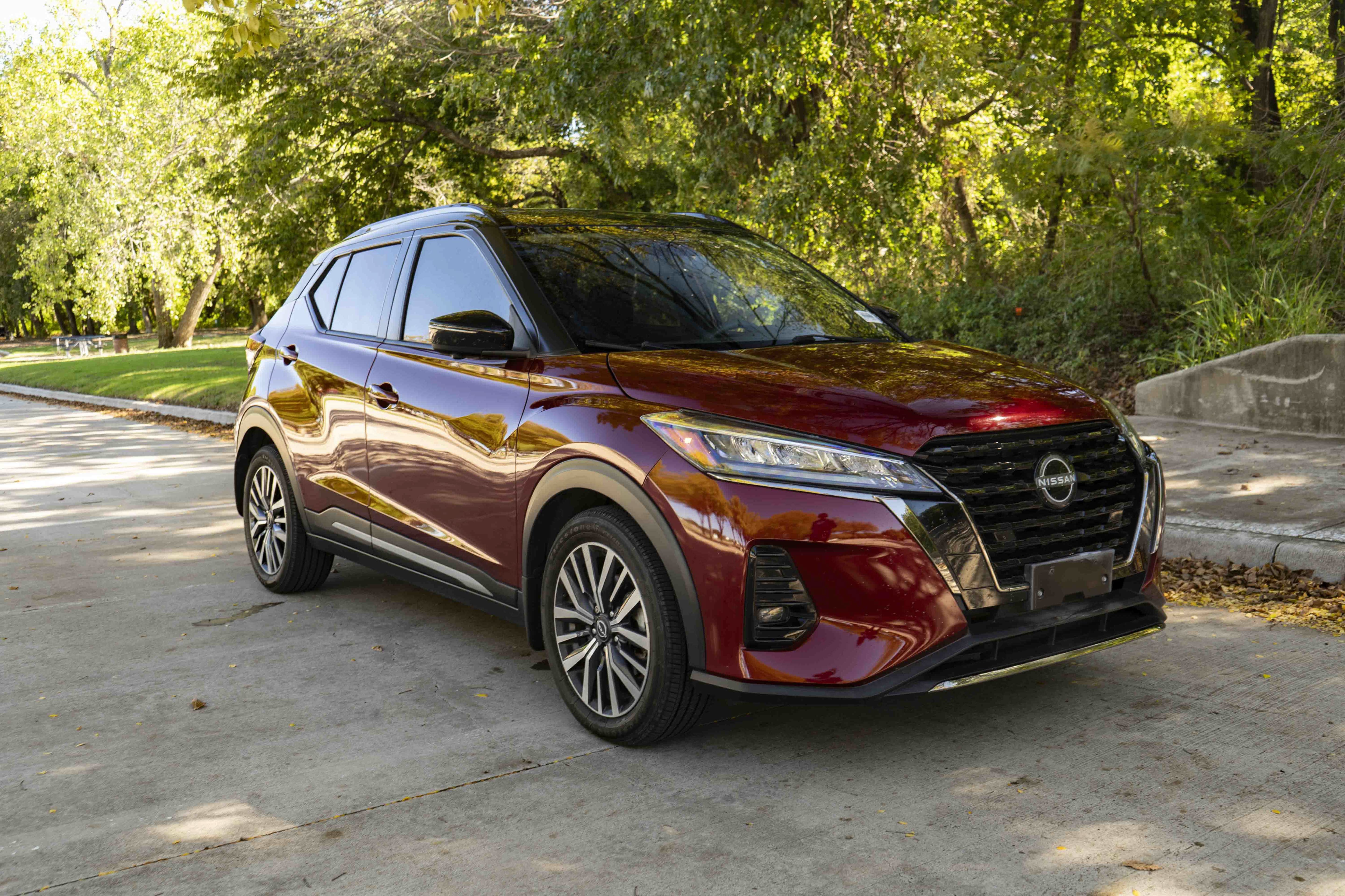 Used 2023 Nissan Kicks SR FWD image 2