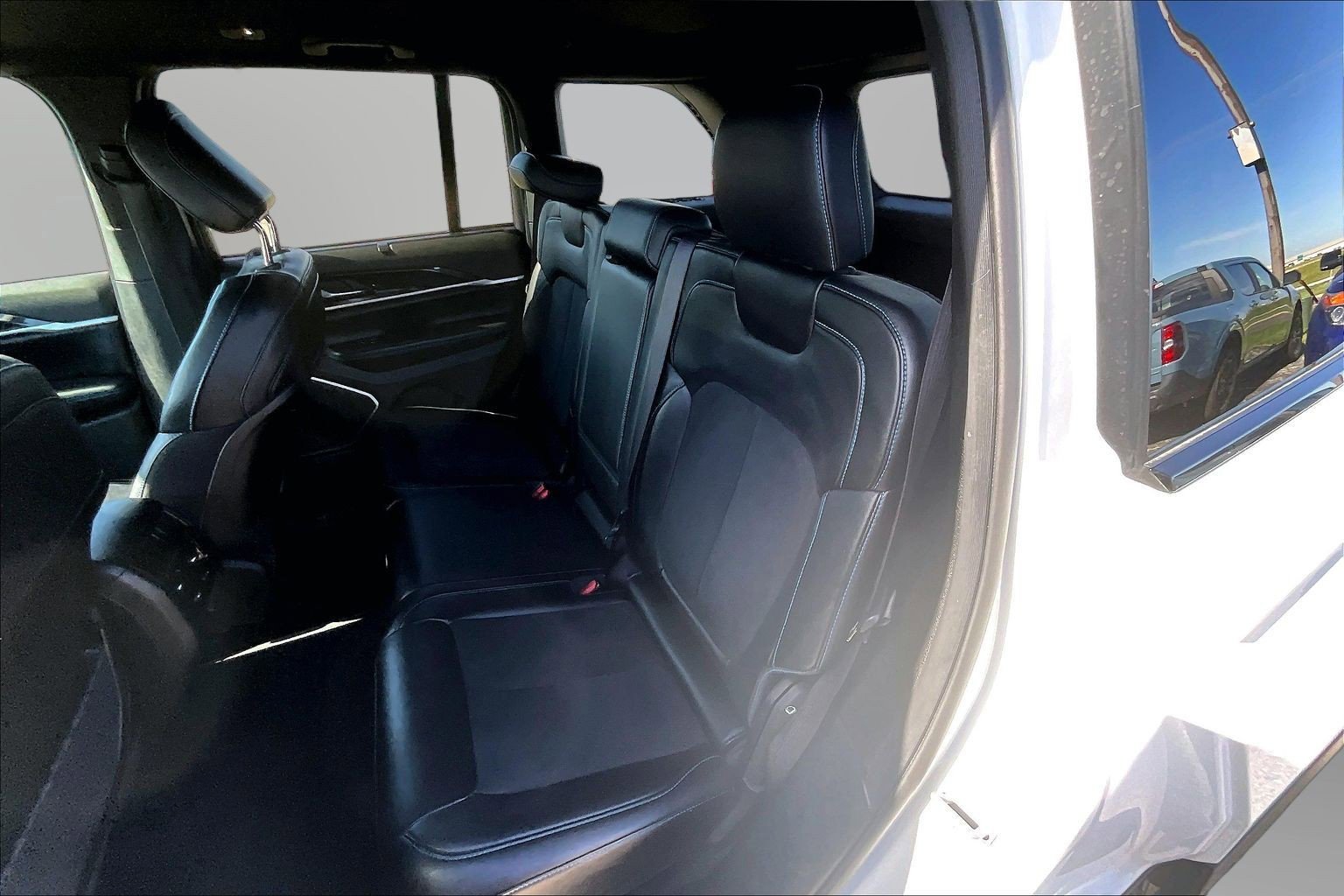 Used 2022 Jeep Grand Cherokee Trailhawk w/ Advanced Protech Group II AWD/4WD image 18
