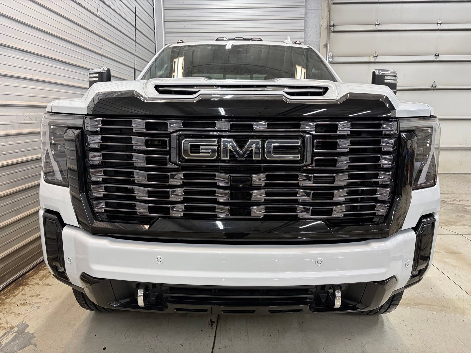 Used 2026 GMC Sierra 3500 Denali Ultimate AWD/4WD image 2