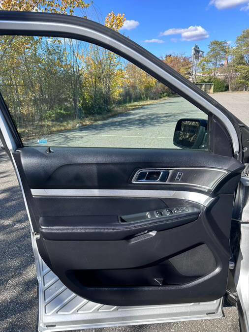 Used 2016 Ford Explorer XLT w/ Equipment Group 202A image 35