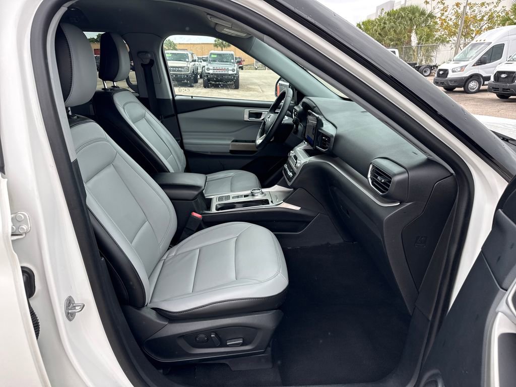 Used 2021 Ford Explorer XLT w/ Equipment Group 202A RWD image 24