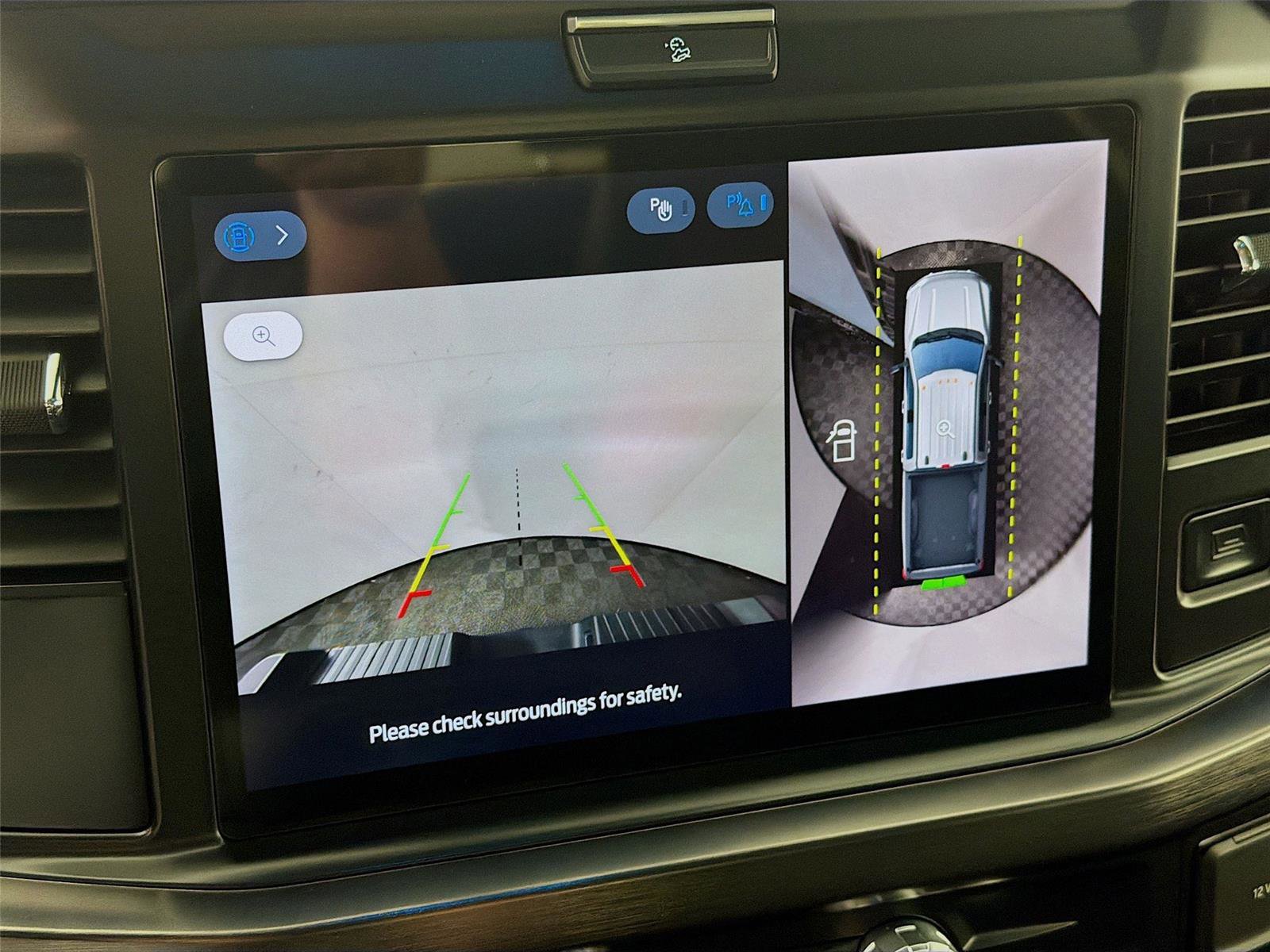 Used 2026 Ford F350 Lariat w/ Black Appearance Package image 16