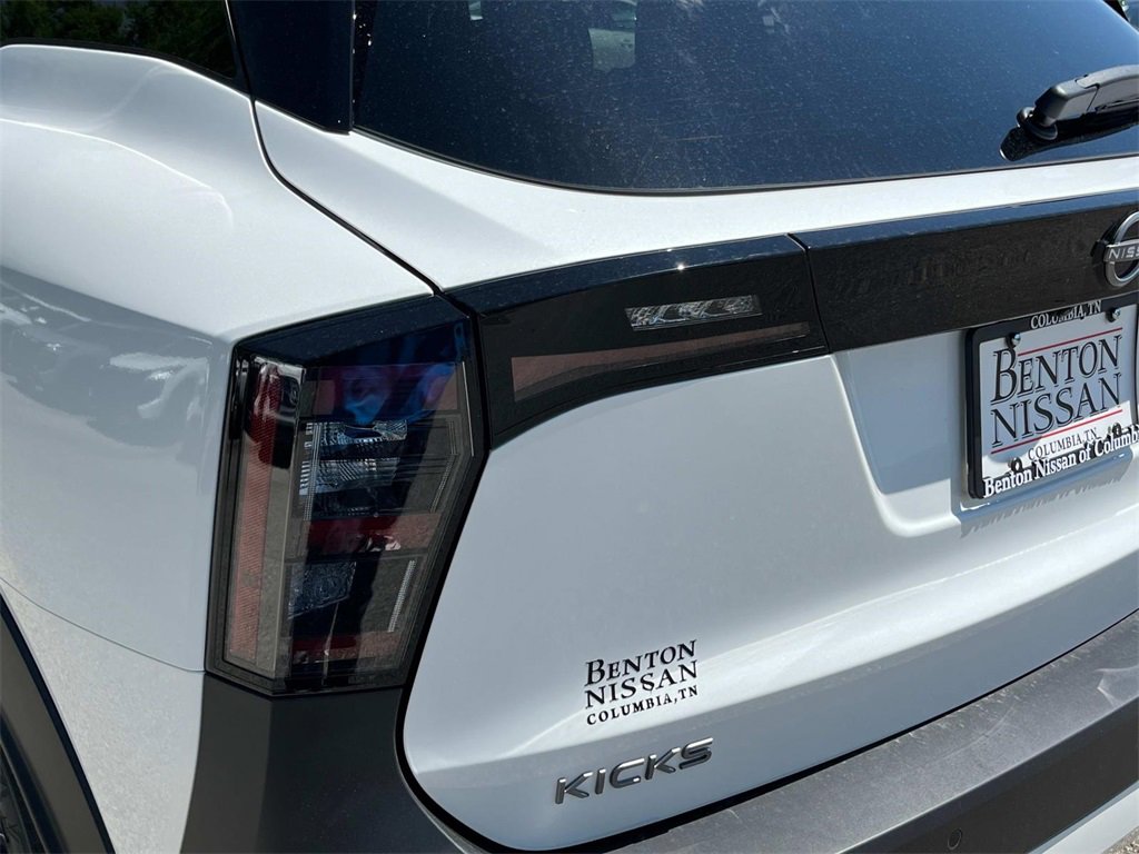 New 2025 Nissan Kicks SR image 11