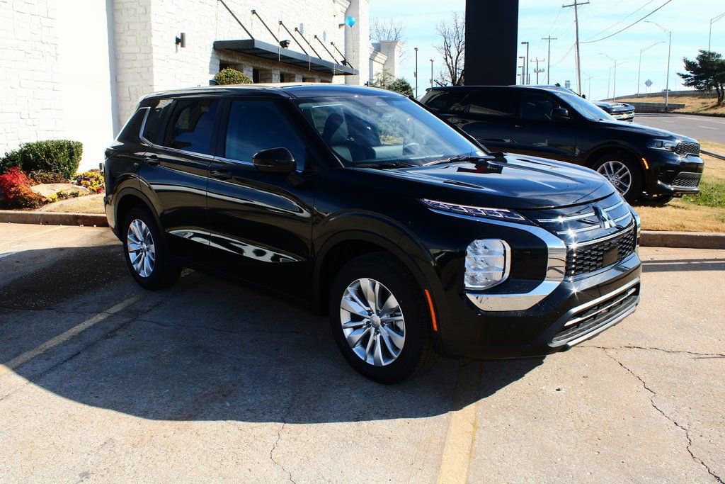 New 2026 Mitsubishi Outlander ES image 5