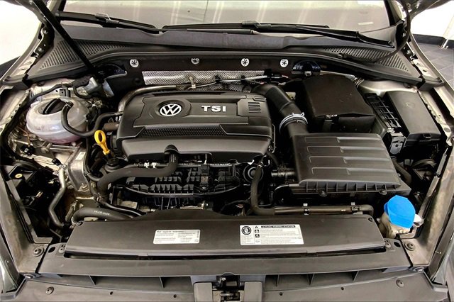 Used 2017 Volkswagen Golf 4-Door image 10