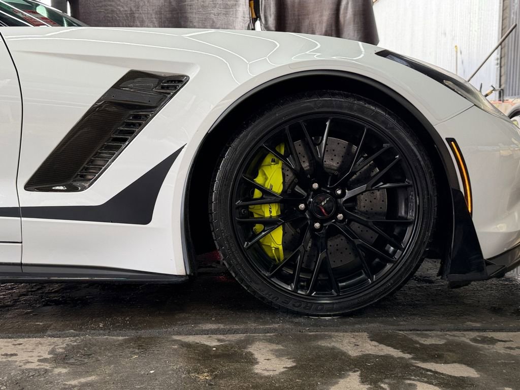 Used 2016 Chevrolet Corvette Z06 w/ 3LZ Preferred Equipment Group image 22