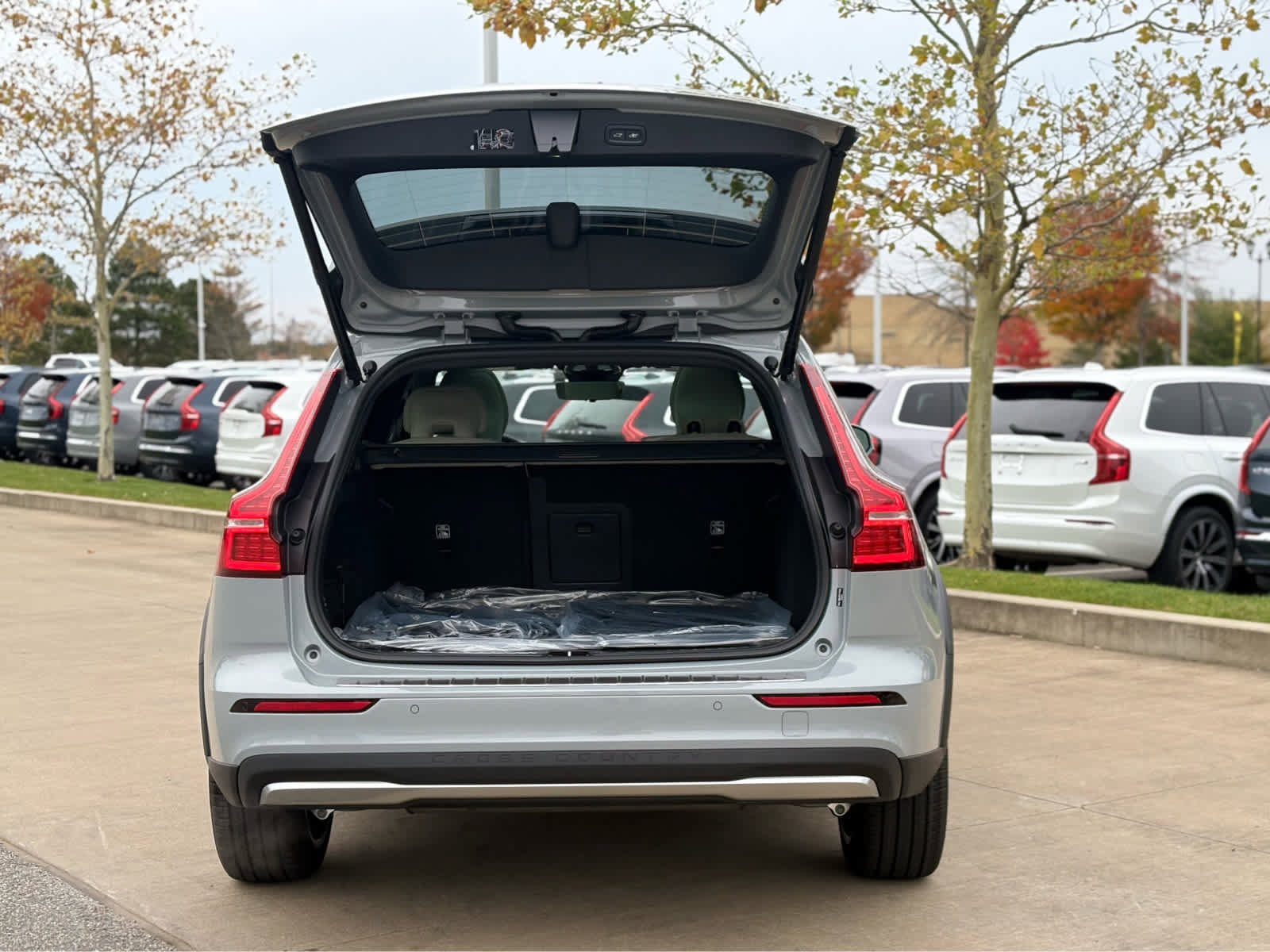 New 2026 Volvo V60 B5 Cross Country Ultra w/ Protection Package Premier AWD/4WD image 7