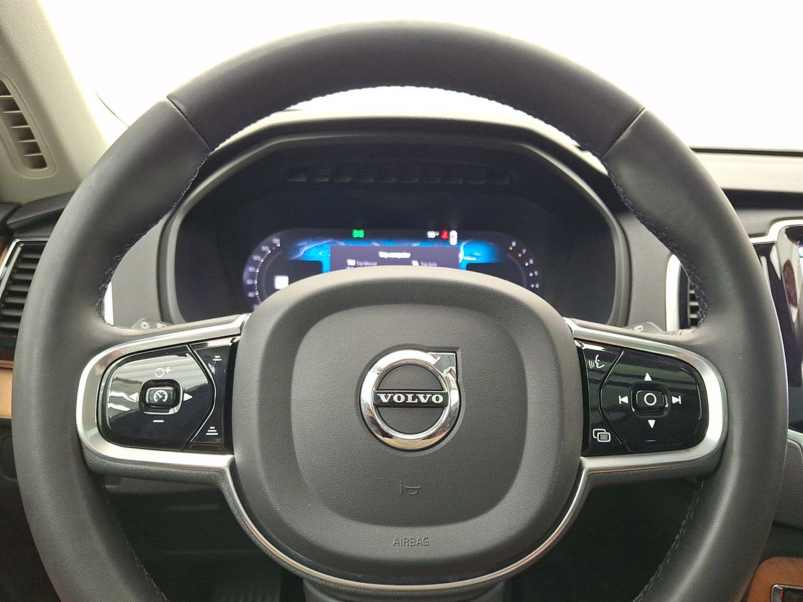 Used 2023 Volvo XC90 B6 Plus w/ Protection Package Premier AWD/4WD image 19