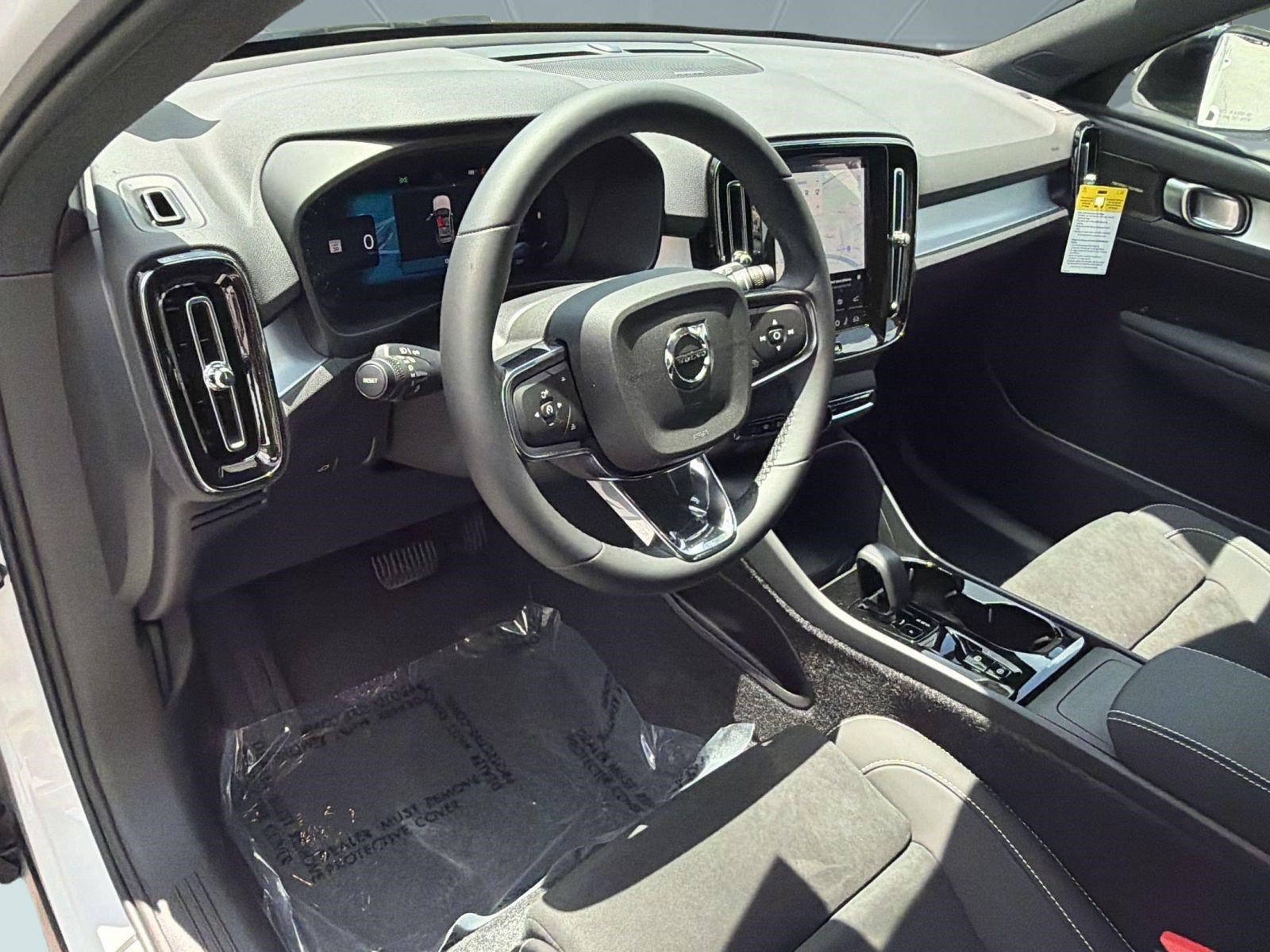 New 2026 Volvo XC40 B5 Ultra w/ Climate Package AWD/4WD image 4