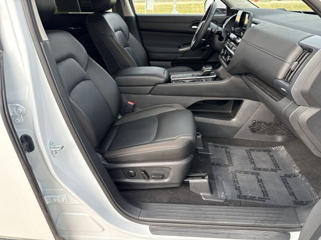 Used 2025 Nissan Pathfinder SL w/ SL Premium Package image 15