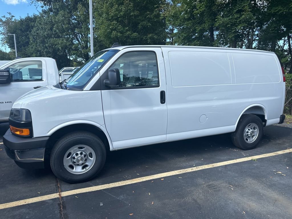 New 2025 Chevrolet Express 2500 Work Van w/ Driver Convenience Package image 27