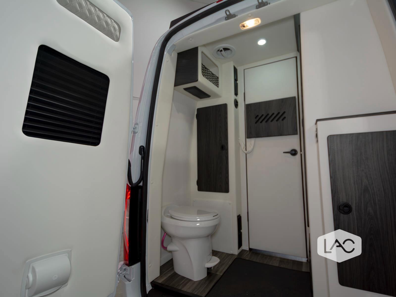 Used 2025 Mercedes-Benz Sprinter 3500 image 21