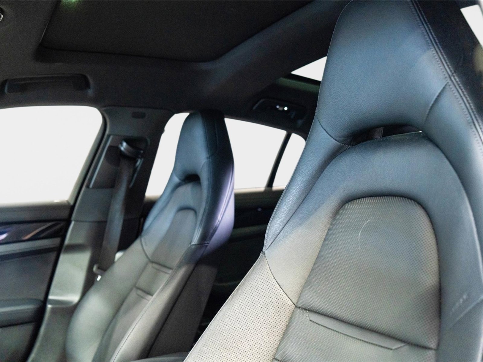 Used 2022 Porsche Panamera 4S image 35