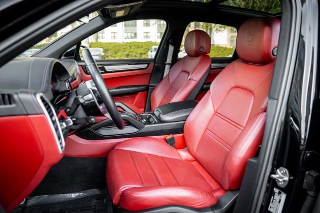 Used 2023 Porsche Cayenne Platinum Edition image 41