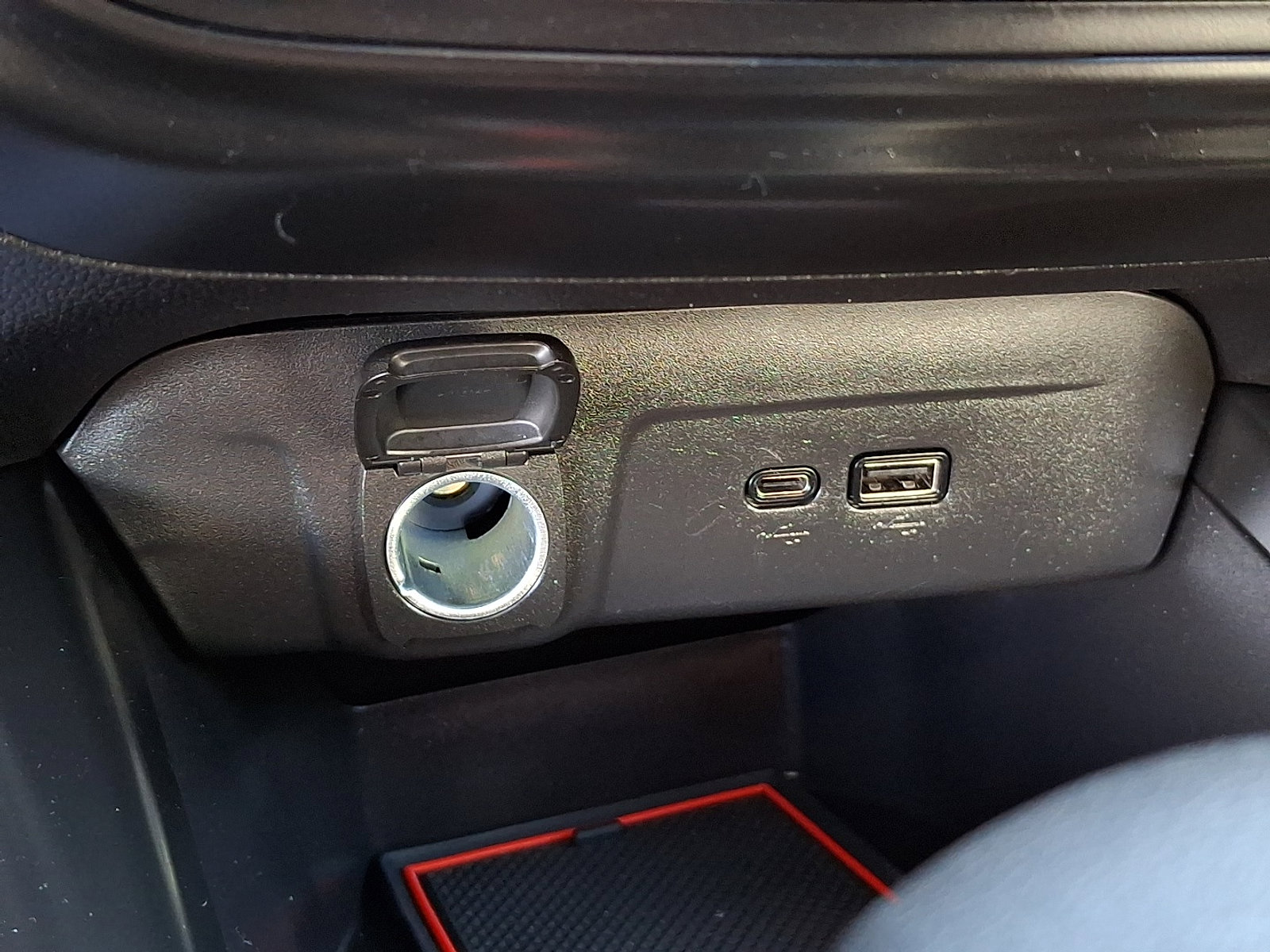 Certified 2025 Chevrolet Trax RS w/ Sunroof Package image 23