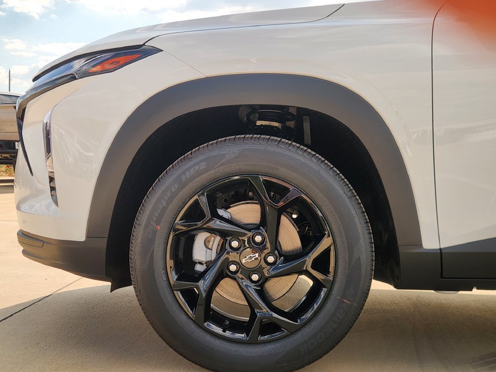New 2026 Chevrolet Trax LT w/ Driver Confidence Package FWD image 6