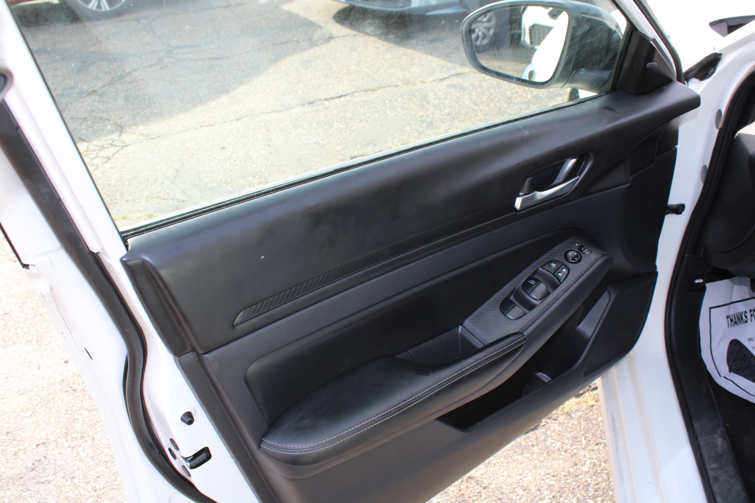 Used 2024 Nissan Altima 2.5 SV FWD image 8