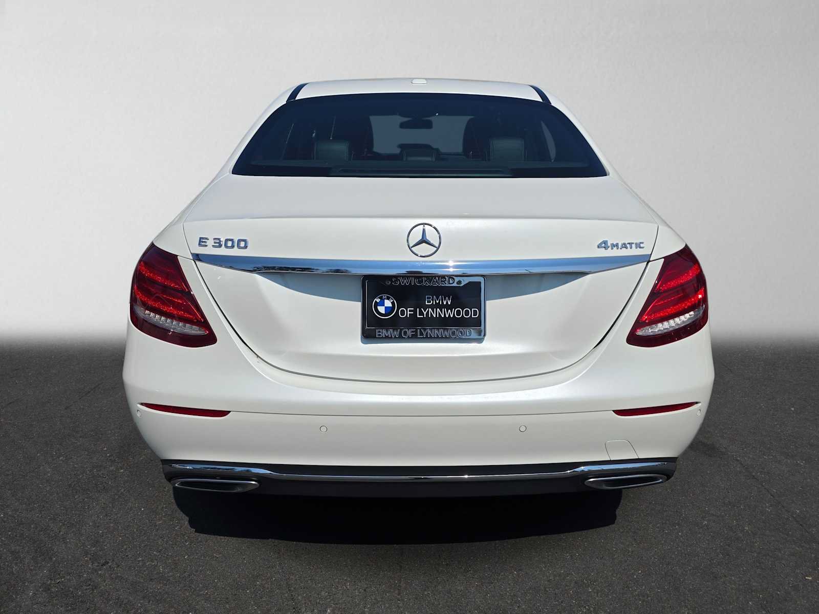 Used 2017 Mercedes-Benz E 300 4MATIC image 4