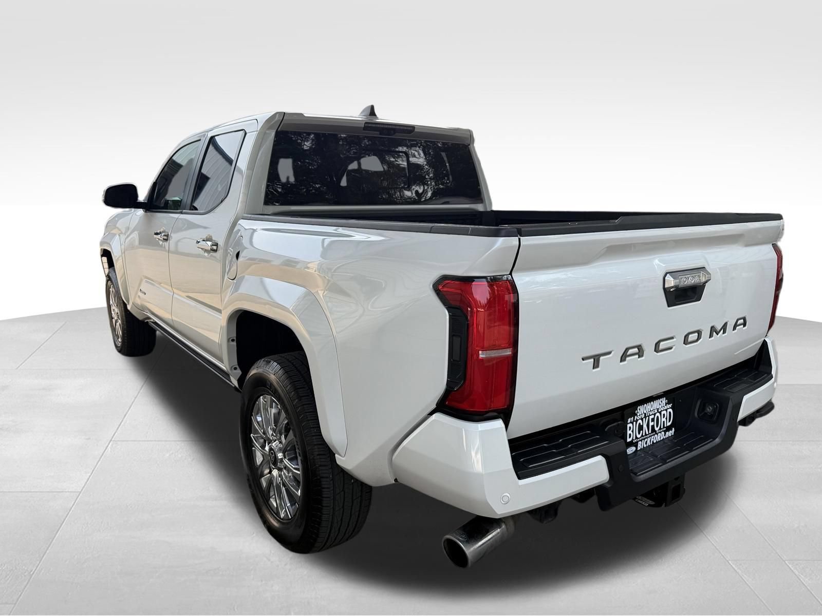 Used 2024 Toyota Tacoma Limited w/ Limited Package (LT) AWD/4WD image 8
