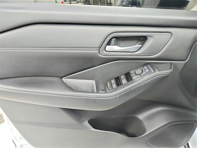 Used 2024 Nissan Rogue SV w/ SV Premium Package image 33