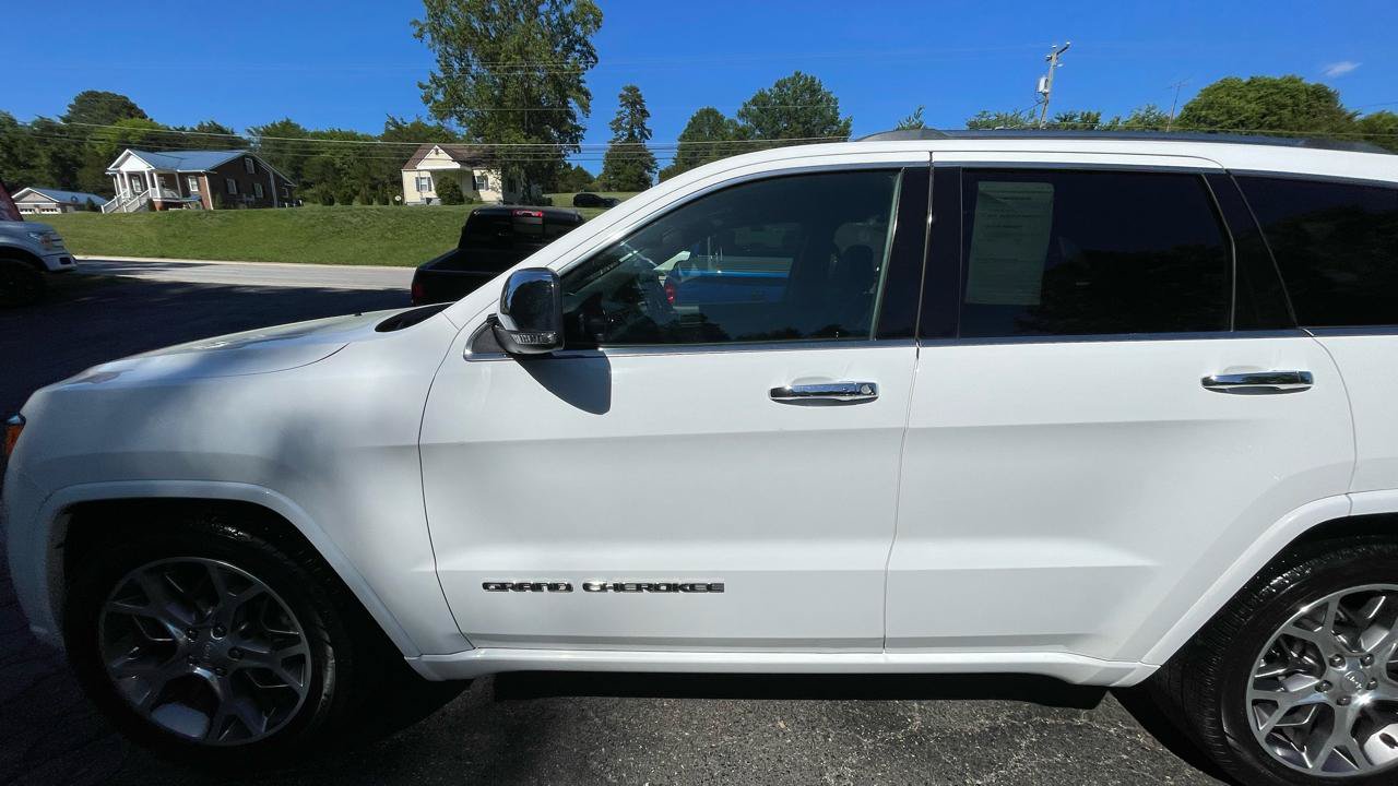 Used 2021 Jeep Grand Cherokee Overland AWD/4WD image 3