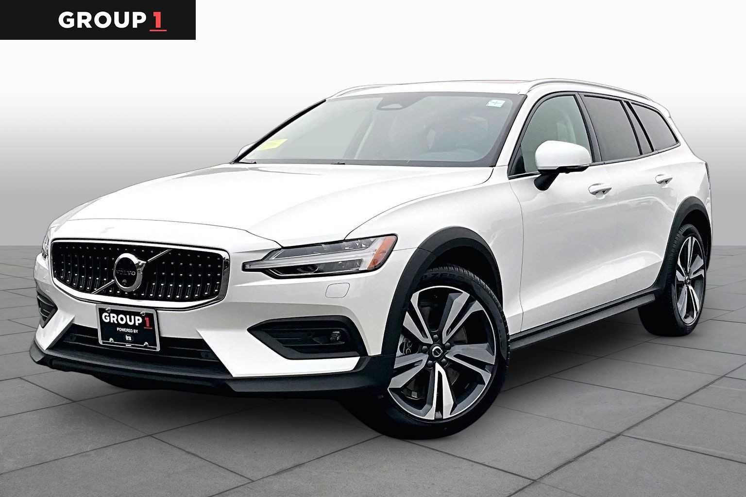 New 2026 Volvo V60 B5 Cross Country Plus w/ Climate Package AWD/4WD image 1
