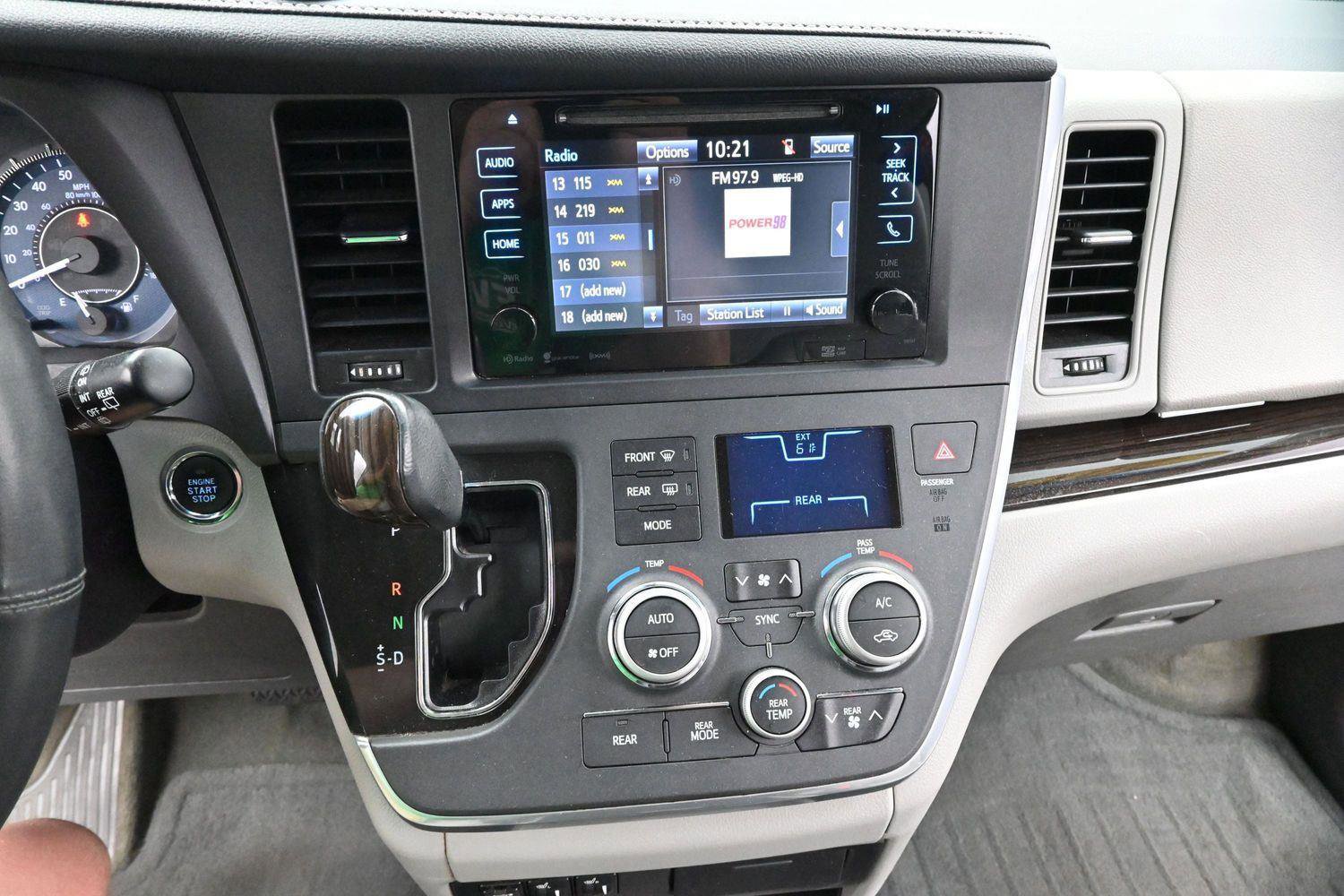 Used 2017 Toyota Sienna XLE w/ XLE Navigation Package FWD image 23