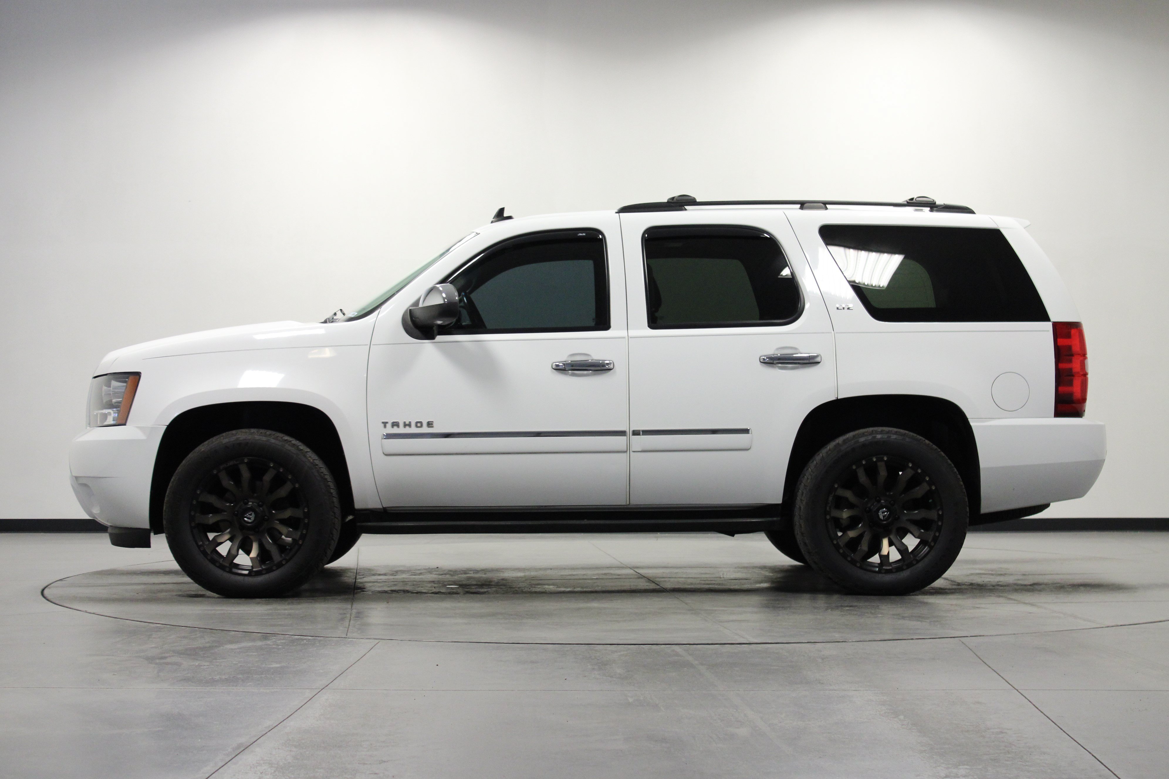 Used 2012 Chevrolet Tahoe LTZ AWD/4WD image 7