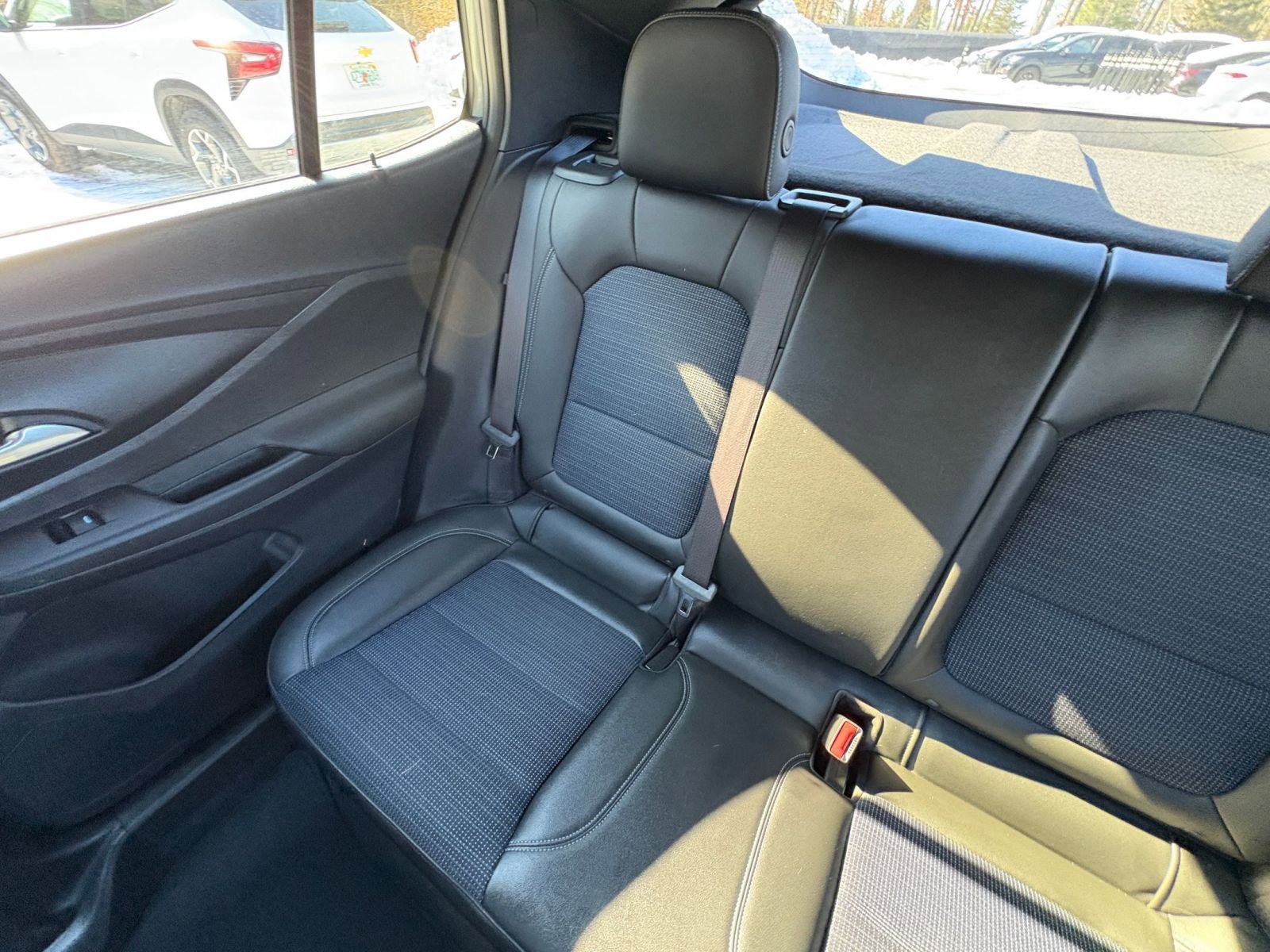 Used 2025 Buick Envista Preferred FWD image 38