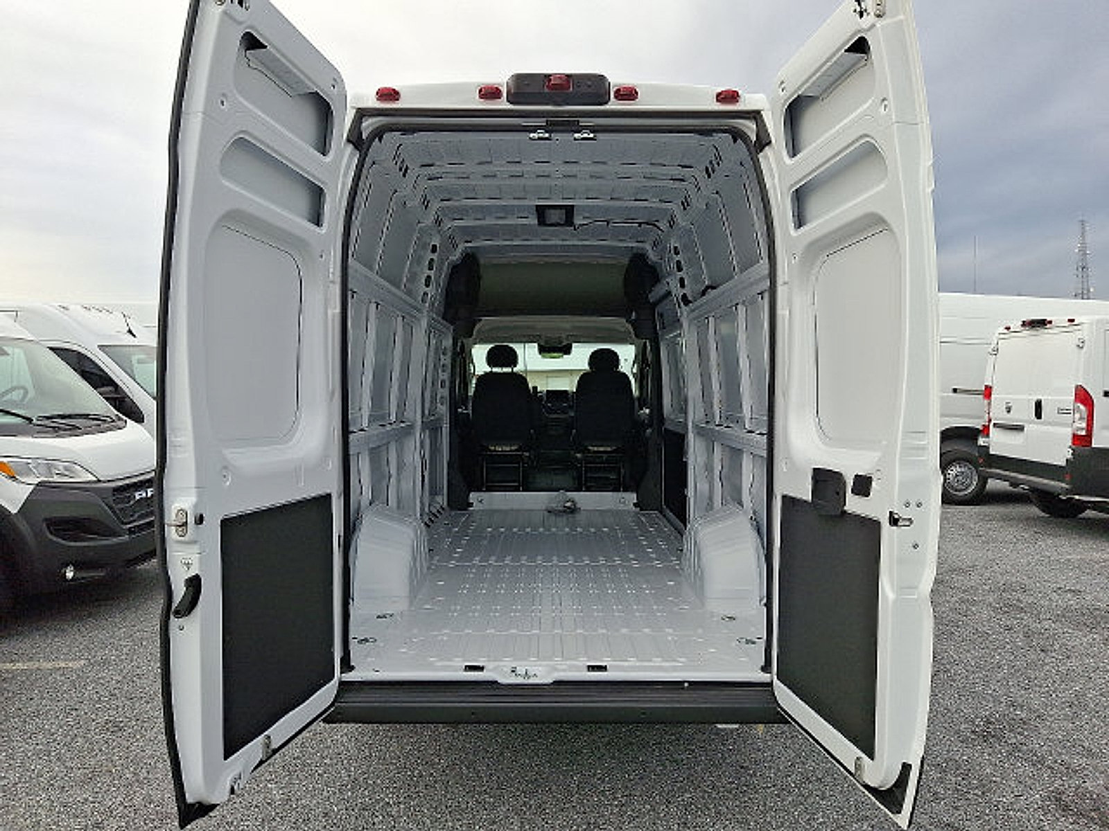 Used 2024 RAM ProMaster 3500 w/ Safety Group FWD image 5