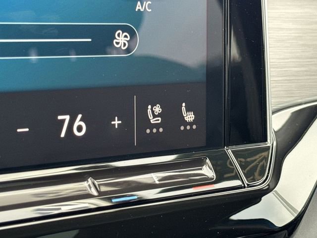 Used 2025 Volkswagen Atlas Cross Sport SE w/ Panoramic Sunroof Package image 25