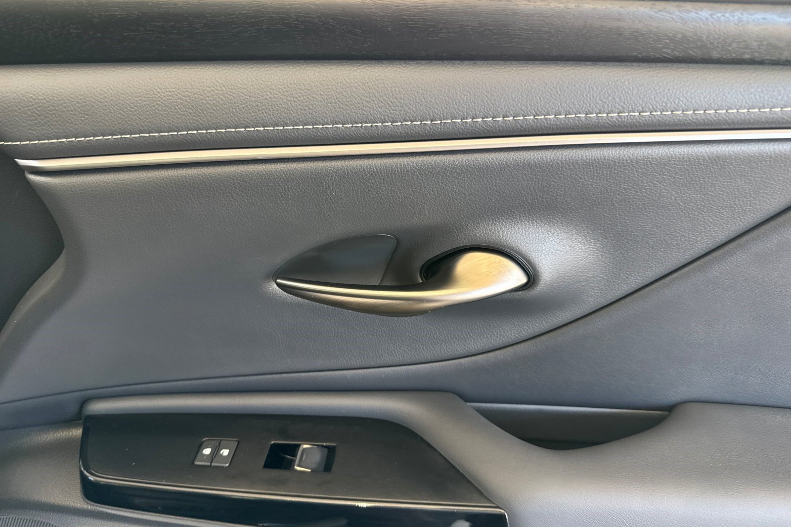 Certified 2024 Lexus ES 300h w/ Premium Package FWD image 21