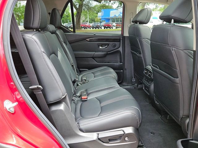 Certified 2025 Honda Pilot Touring image 14