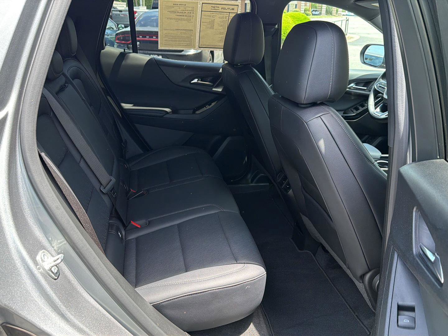 Used 2025 Chevrolet Equinox LT w/ Convenience Package II FWD image 12