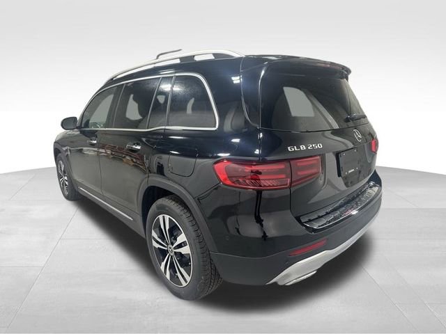 Used 2026 Mercedes-Benz GLB 250 4MATIC image 8
