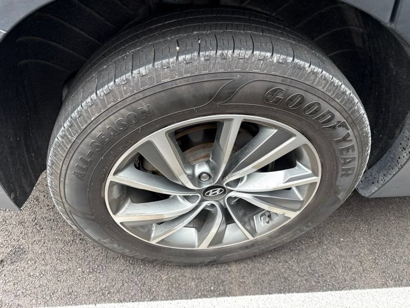 Used 2019 Hyundai Santa Fe AWD image 10