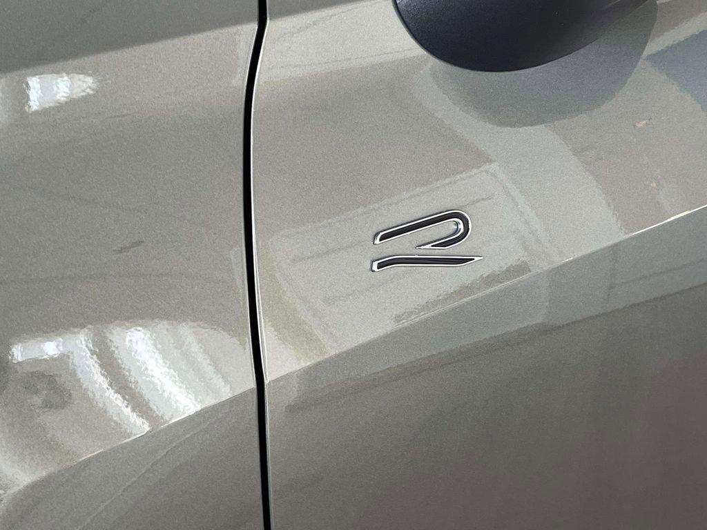 New 2026 Volkswagen Tiguan SE R-Line image 9