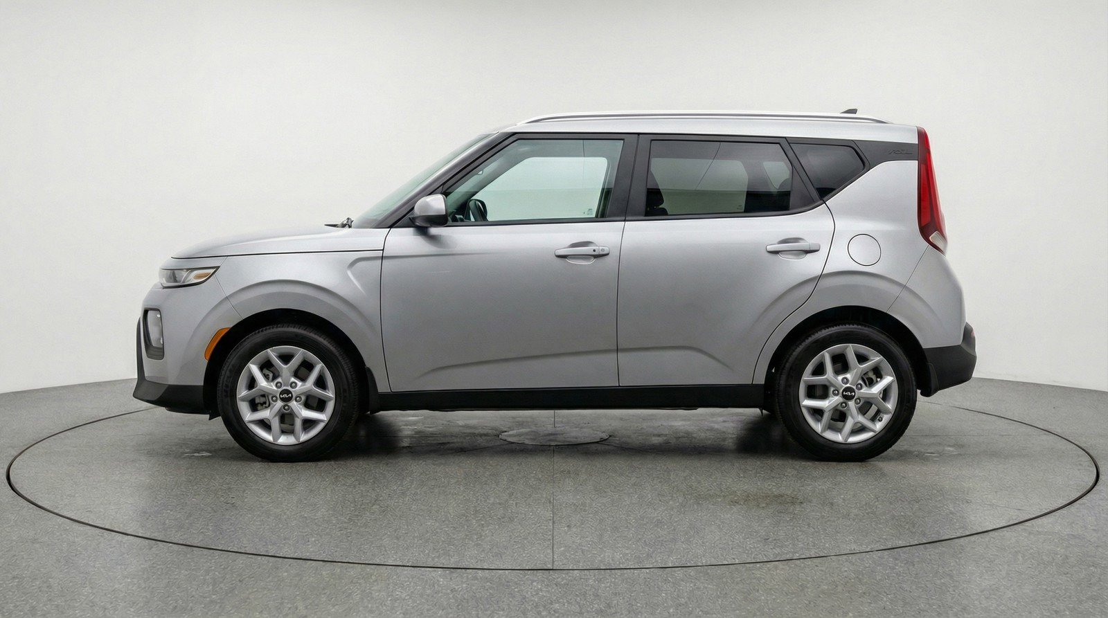 Used 2025 Kia Soul LX w/ LX Technology Package FWD image 5