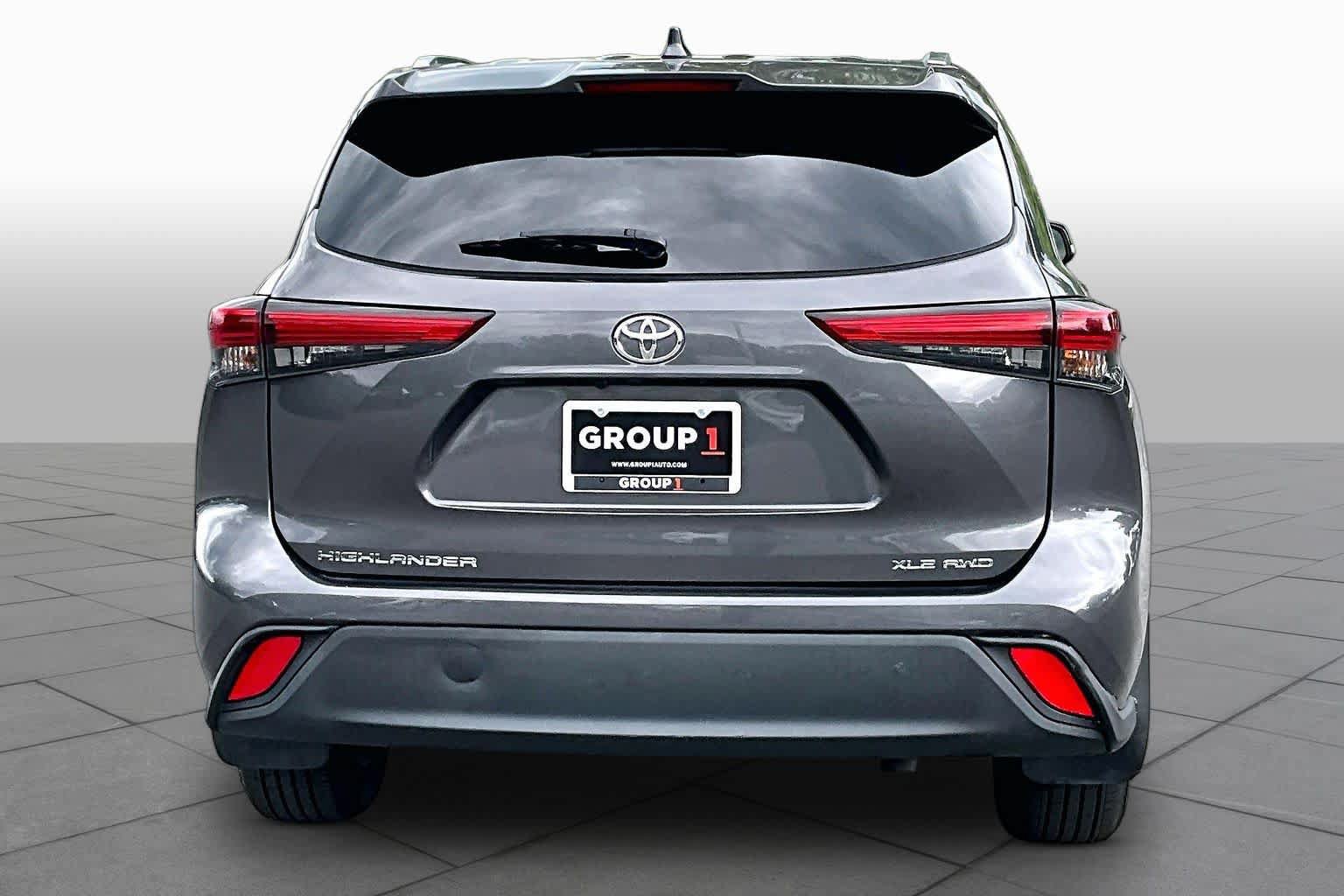 Used 2021 Toyota Highlander XLE AWD/4WD image 5