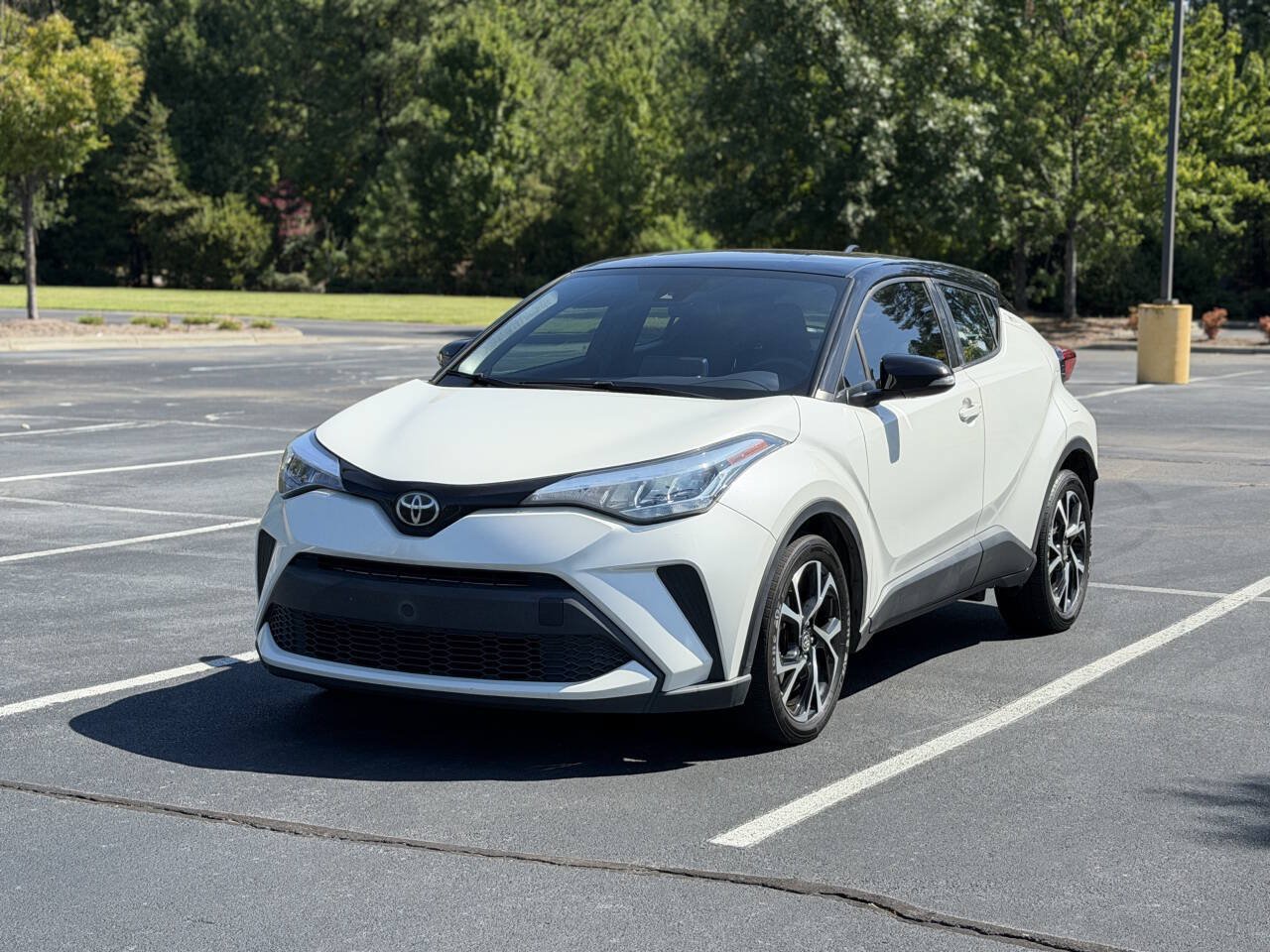 Used 2020 Toyota C-HR XLE FWD image 4