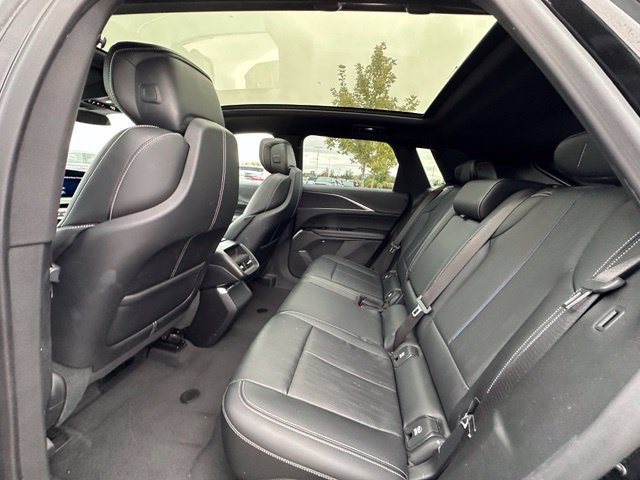 Used 2024 Cadillac Lyriq Luxury AWD/4WD image 12